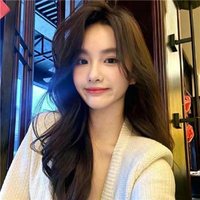 戴红头巾的女孩